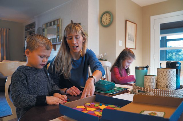 4-Education-Home-Schooling-Rachel-Henderson-JAY-PAUL-rp0224.jpg
