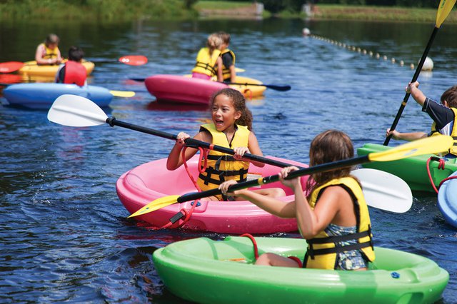 CampGuide_TypesOfCamps_Kayaking_CampHanover_rp0324.jpg
