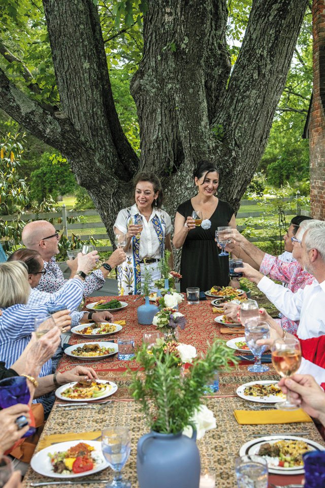 Feature_Entertaining_FullTable_QUARTERMANPHOTOGRAPHY_hp0722.jpg