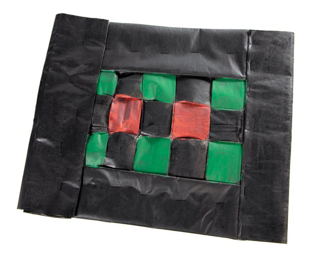 Feature_HolidayTraditions_CRAFTS_KwanzaaMat_JV_rp1121.jpg