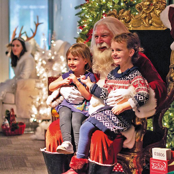 Feature_HolidayTraditions_EVENTS_LegendarySanta_CourtesyChildrensMuseumofRichmond_rp1121.jpg