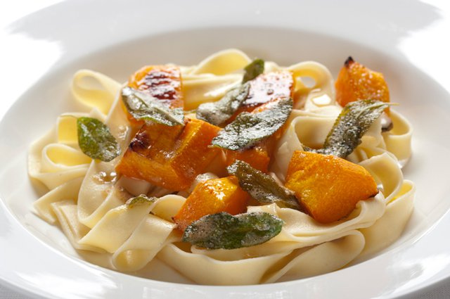 fettuccine_GettyImages-176800145.jpg