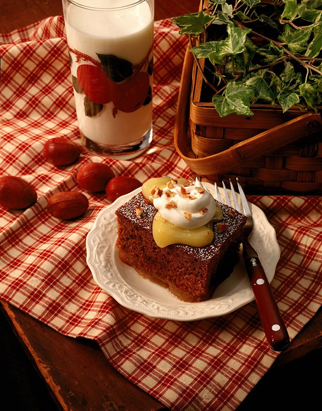 gingerbread-cake_GettyImages-86529718.jpg