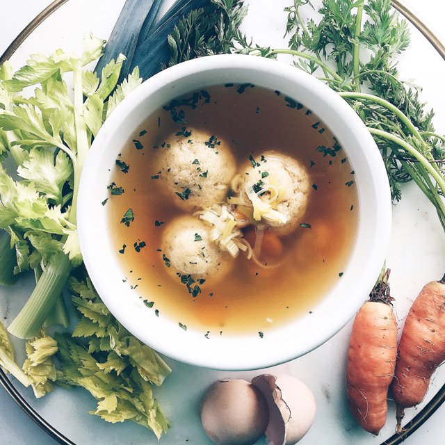 matzo-ball-soup_stephanie-ganz.jpg